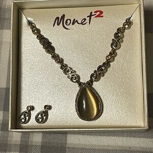 Vintage costume jewelry, Monet Necklace, Teardrop Pendant and Matching Earrings